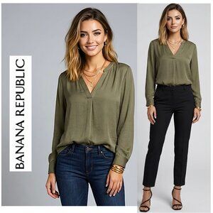 BANANA REPUBLIC - Long sleeve v-neck olive green blouse